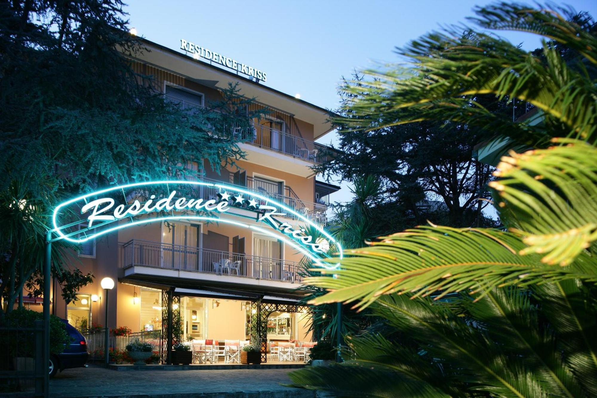 Residence Hotel Kriss デイヴァ・マリーナ エクステリア 写真