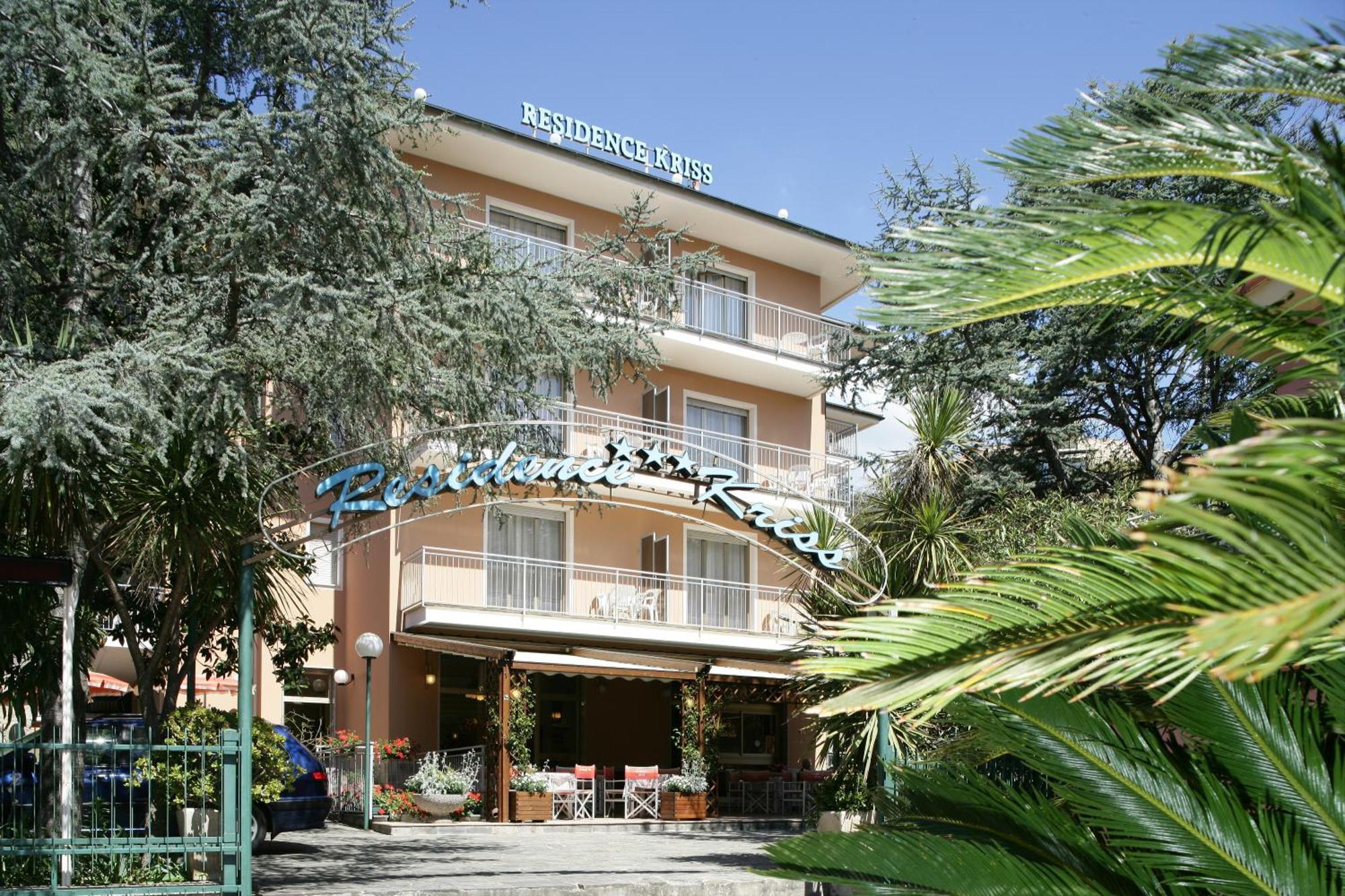 Residence Hotel Kriss デイヴァ・マリーナ エクステリア 写真