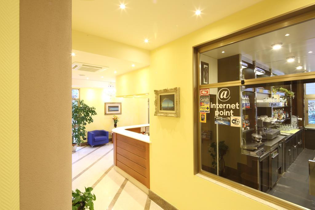Residence Hotel Kriss デイヴァ・マリーナ エクステリア 写真
